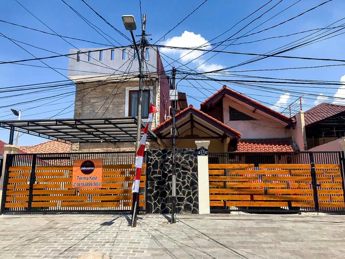 Jabusimo Syariah Redpartner Hotel Jakarta Bagian luar foto