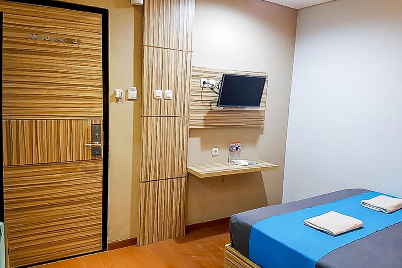 Jabusimo Syariah Redpartner Hotel Jakarta Bagian luar foto